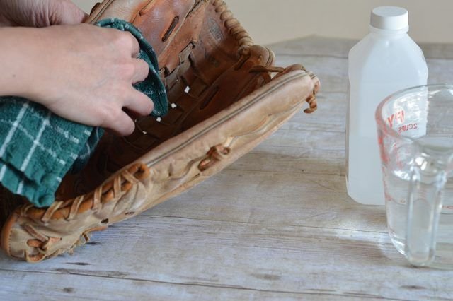 how to clean the inside of a baseball glove